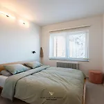 Luxurious Apartment Next To The Sea And City Centre With Free Parking Space