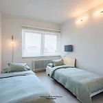 Luxurious Apartment Next To The Sea And City Centre With Free Parking Space