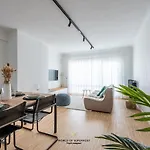 Luxurious Apartment Next To The Sea And City Centre With Free Parking Space
