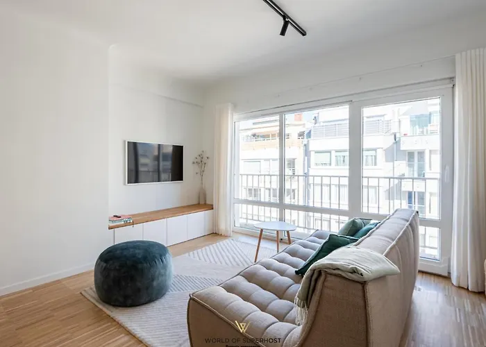 Luxurious Apartment Next To The Sea And City Centre With Free Parking Space